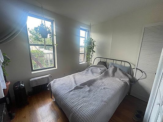 4th image of 2374 29th St APT 16