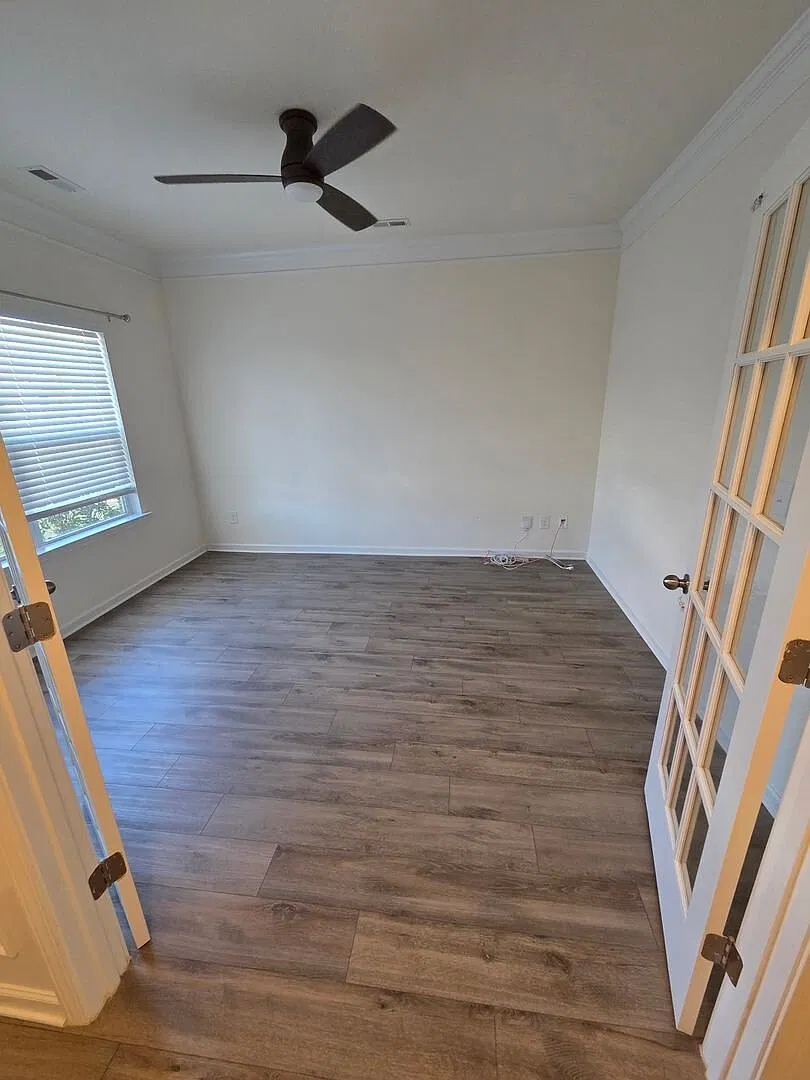 Beautiful 3-Bedroom Home with Fenced Yard & 2-car garage — Photo 4