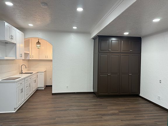 4th image of 3801 E 4th St #B