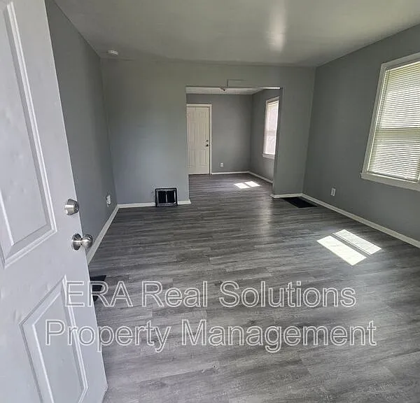 2065 W Mound St — Photo 3