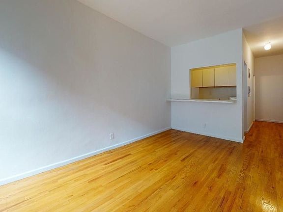 3rd image of 318 E 89th St APT 3E