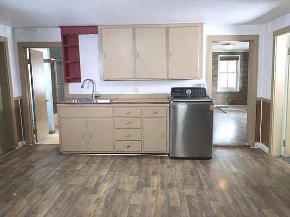 3rd image of 63 West Spring Street