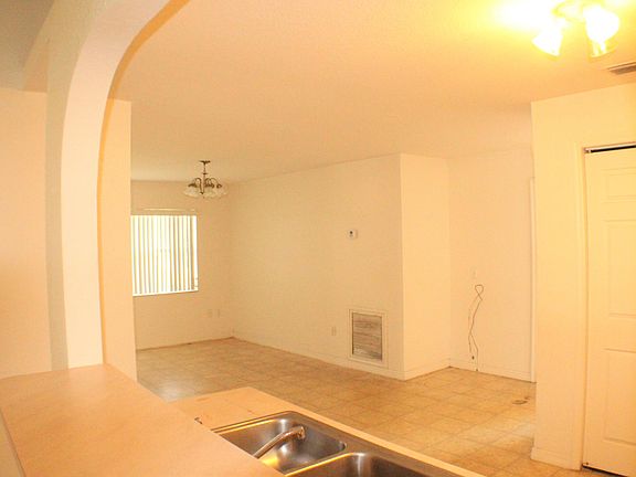 2nd image of 359 SW Duxbury Avenue