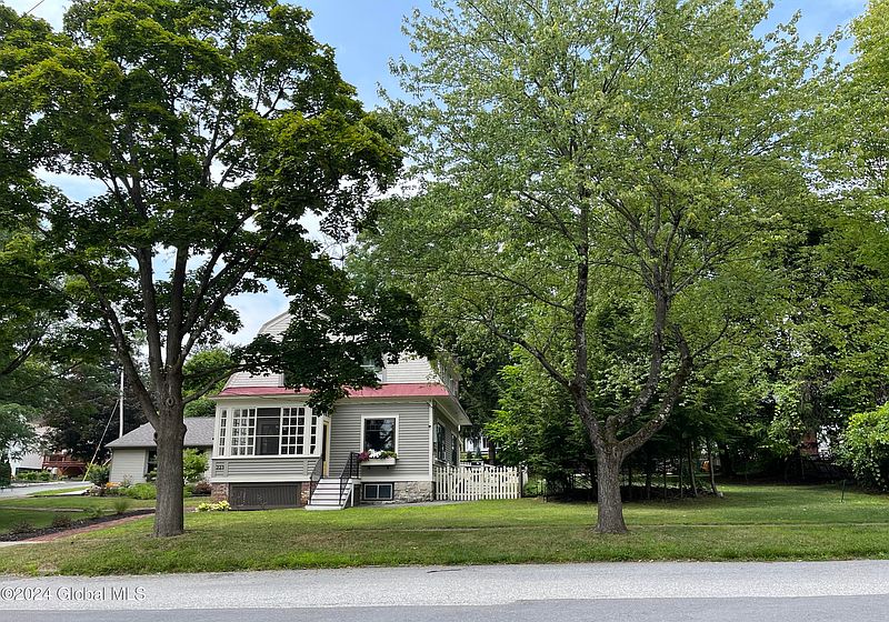 4th image of 223 Maple Avenue