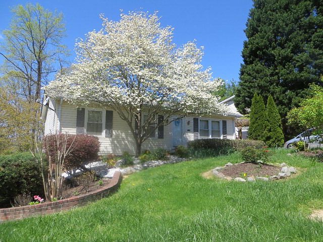 1st image of 1129 Rosemary Ln