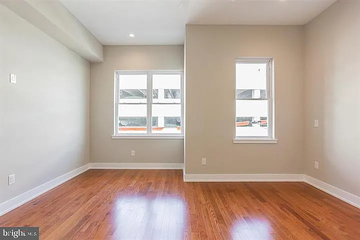 146 W Wildey St — Photo 10