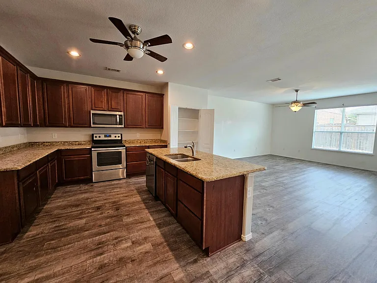 3905 Polar Brook Dr — Photo 7