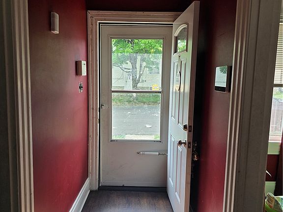 4th image of 55 Ashwood Ave
