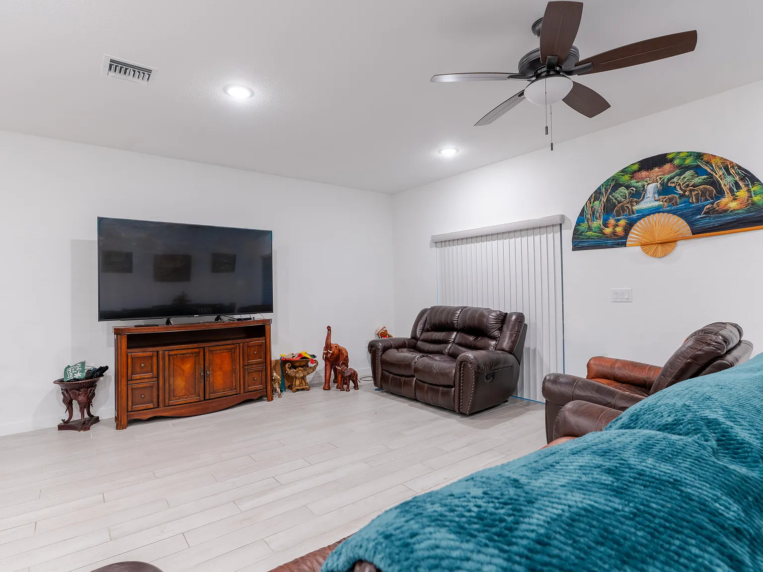 3 bed, 2.5 bath, 1966 sqft, $2,600 — Photo 4