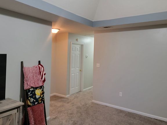 5th image of 816 Summer Ln