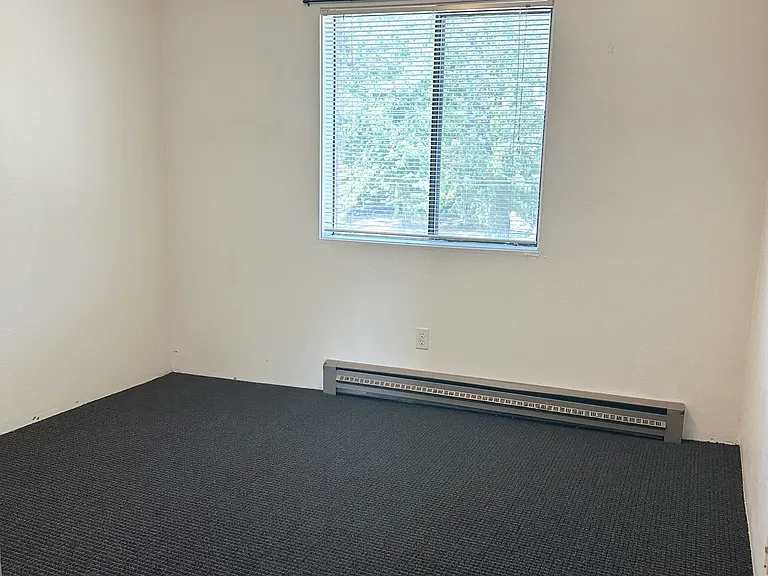 630 NE Maiden Lane — Photo 14