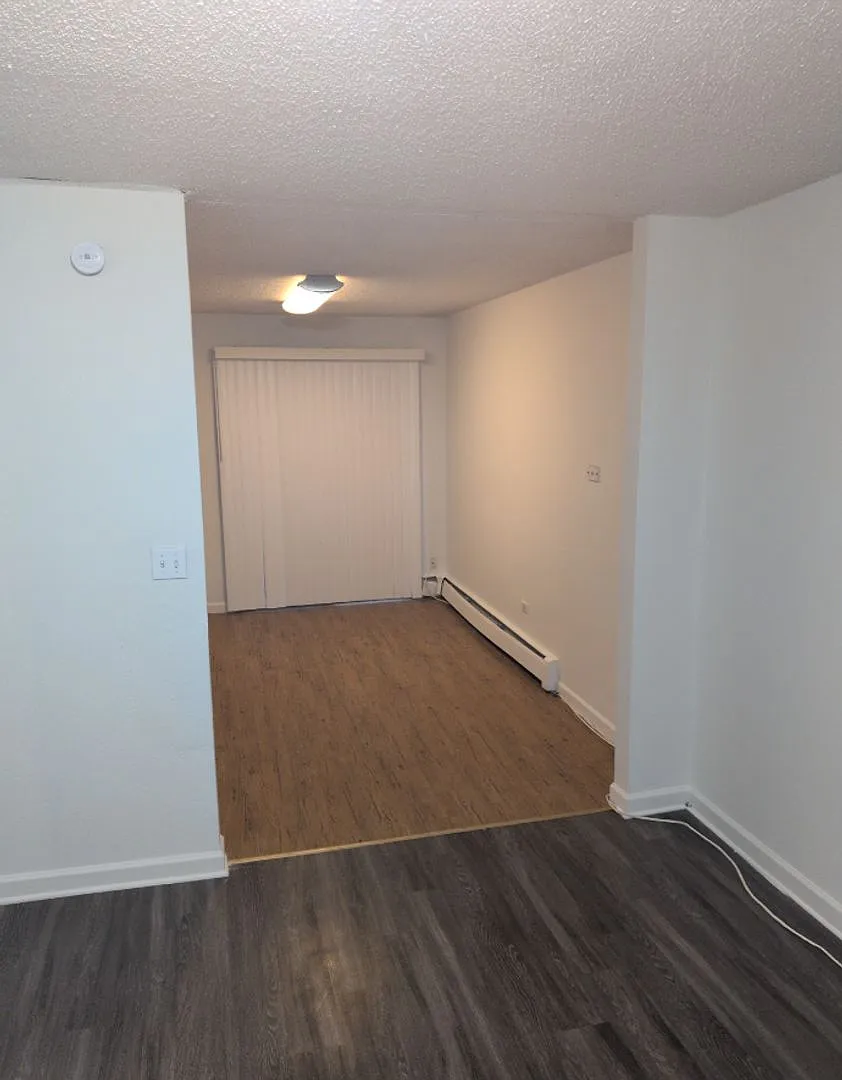 2-Bedroom Top Floor Apartment in Convenient Lakewood Location — Photo 4