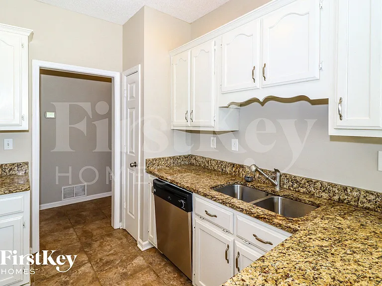 9297 Sarsen Dr — Photo 6