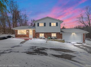 5731 Flemings Lake Rd, Clarkston, MI 48348