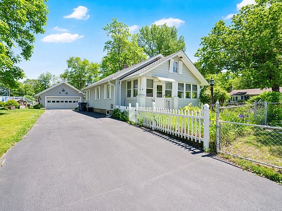 3rd image of 121 Merrill Rd