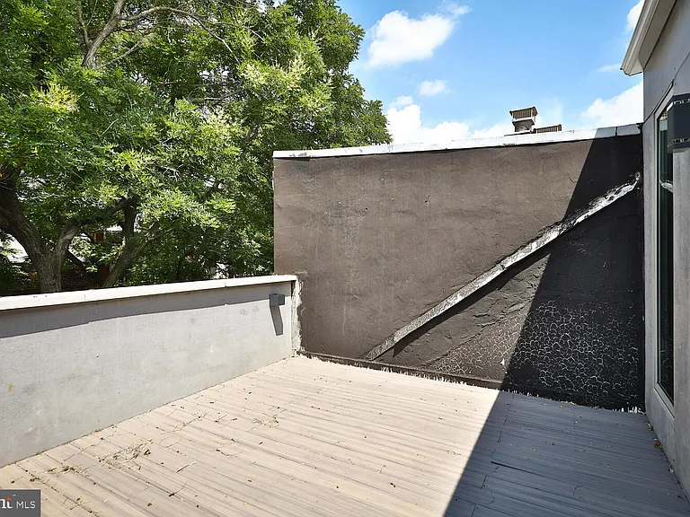 725 S 6th St — Photo 31