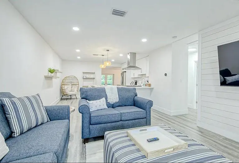 108 NE 9th Ave — Photo 1