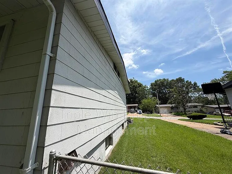 10329 Chesley Dr — Photo 8
