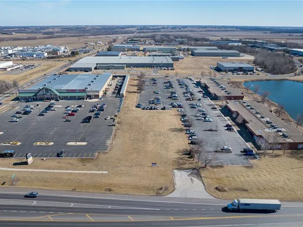 1305 S Riverside Rd, Saint Joseph, MO 64507