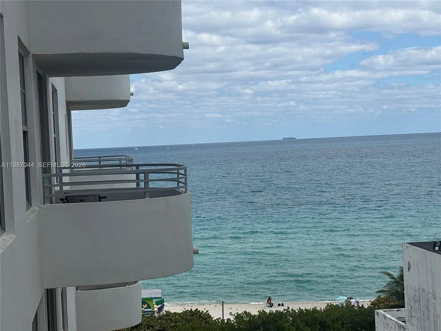 Oceanside Plaza Condo — Photo 1