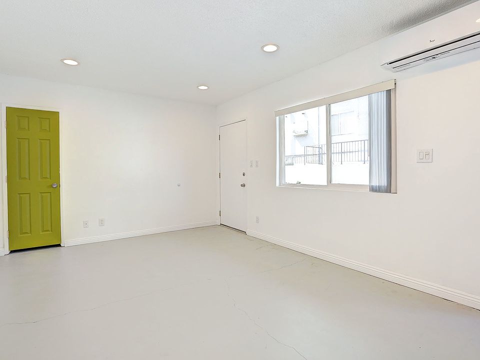 Light and Bright Living Room