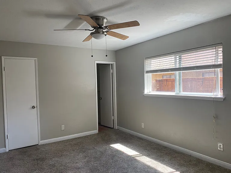 1109 Cross Bend Rd — Photo 7
