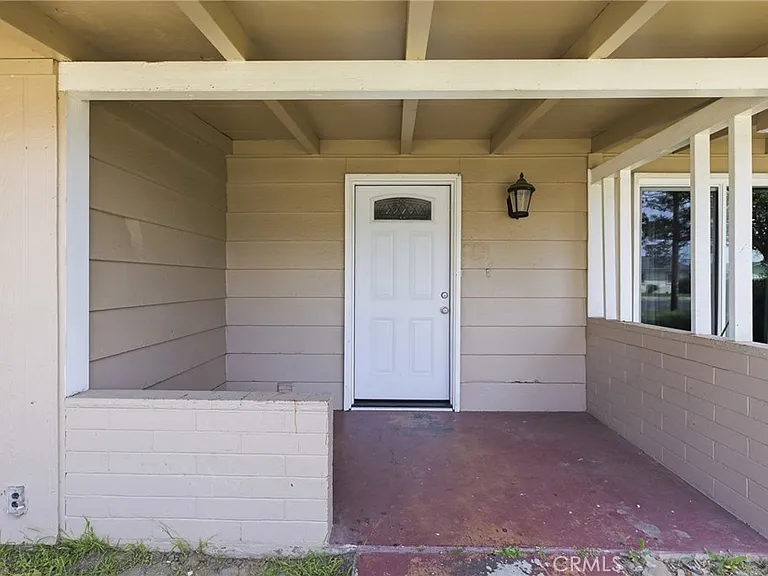 40861 Whittier Ave — Photo 2