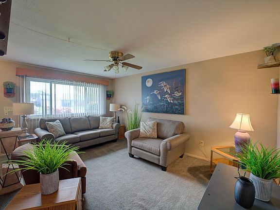 4th image of 4700 Willow Ave