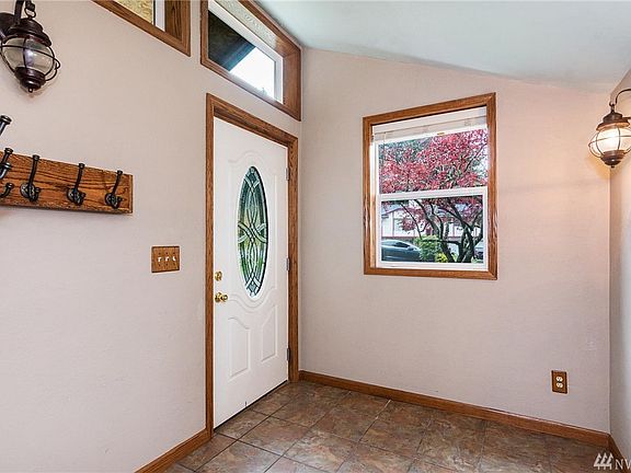 4th image of 985 Hillandale Dr E