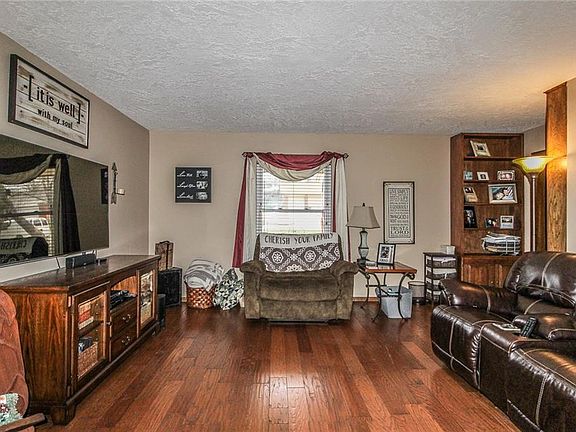 3rd image of 2415 Weatherford Dr