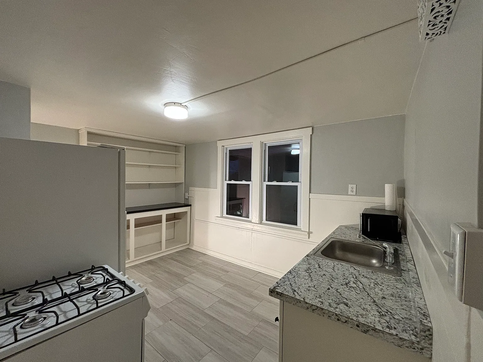 140 Sheffield Ave — Photo 3