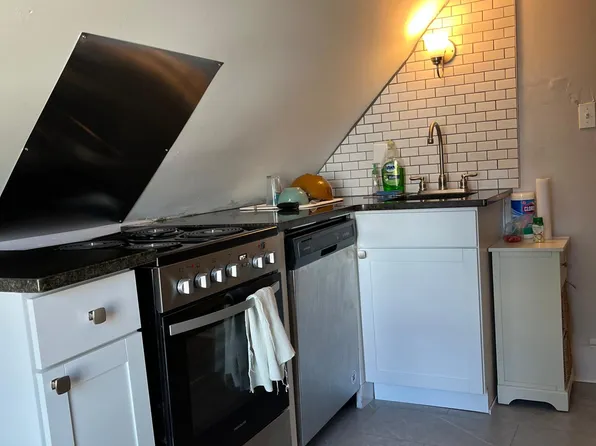 331 Maple Ter Floor 3, Pittsburgh, PA 15211