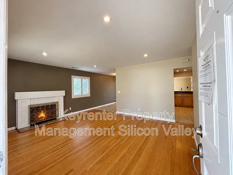 3 bed, 2.0 bath, 1447 sqft, $5,500 — Photo 2