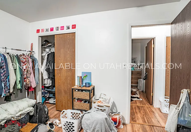 141 N Center St — Photo 13