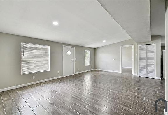 5th image of 10625 Bay Hills Cir