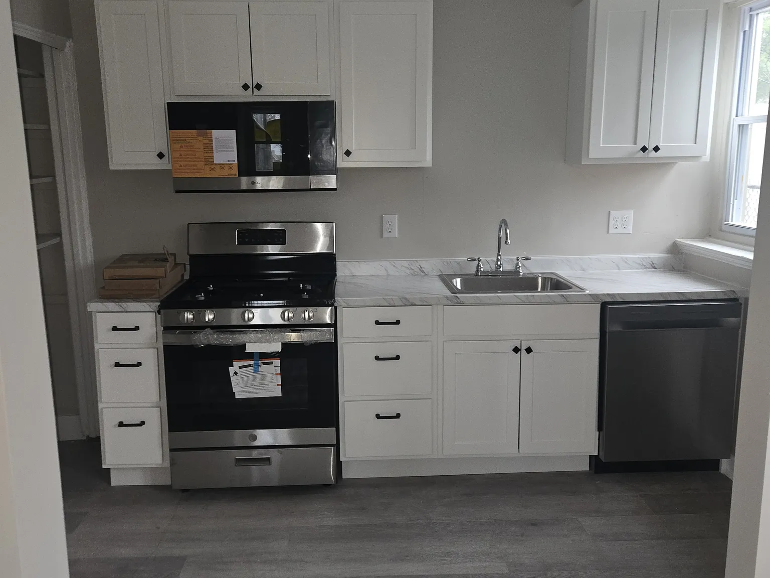 607 W Maple Ave — Photo 4