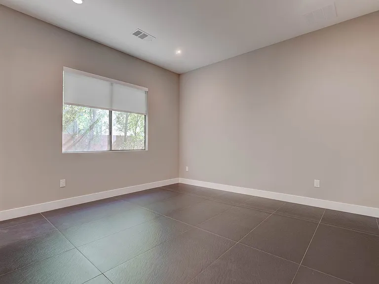 86 Pristine Glen St — Photo 18