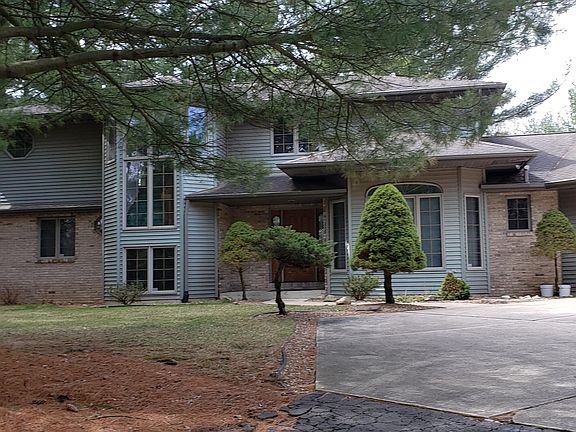 3rd image of 106 Carriage Hill Dr