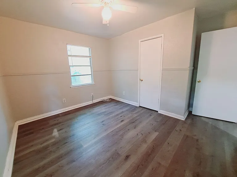3831 Castle Hills Dr — Photo 11