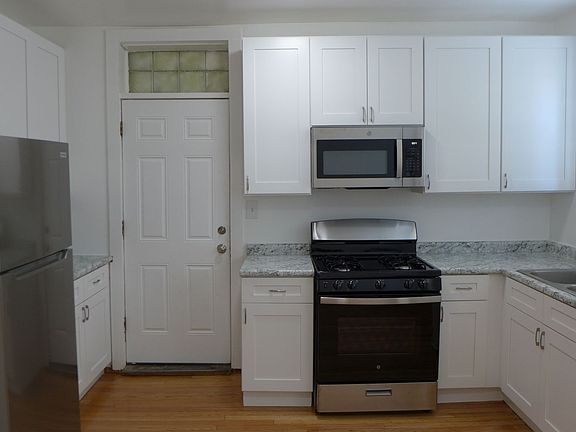 5th image of 2048 N Kostner Ave #3A