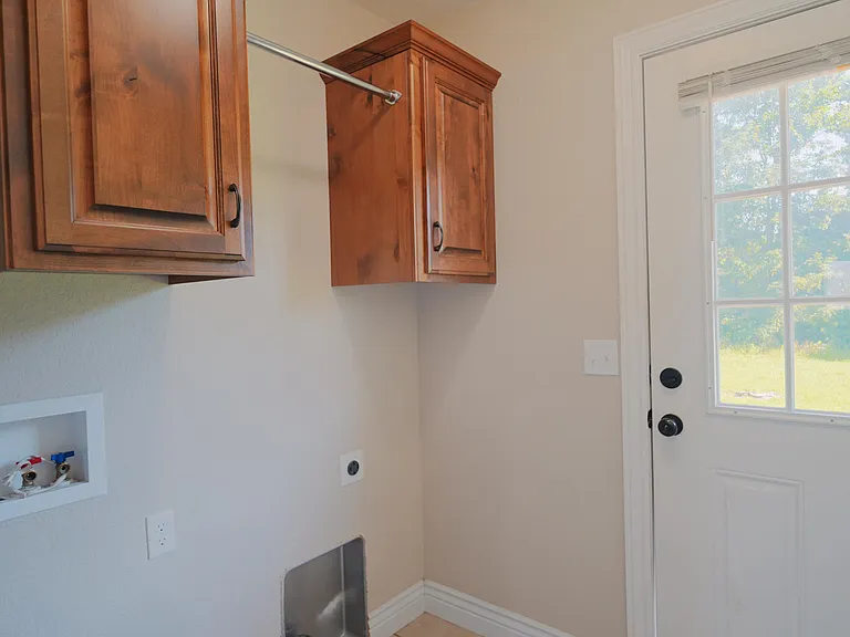 593 W Fountain Rd — Photo 14