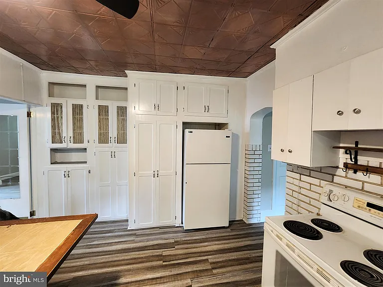 24 Reading Ave — Photo 9