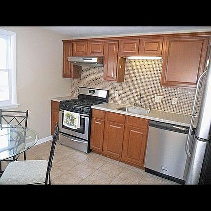 3rd image of 320 Homewood Dr