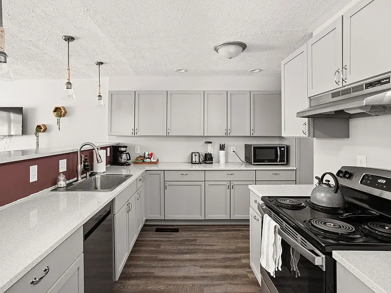 1328 Laurel St #B — Photo 6