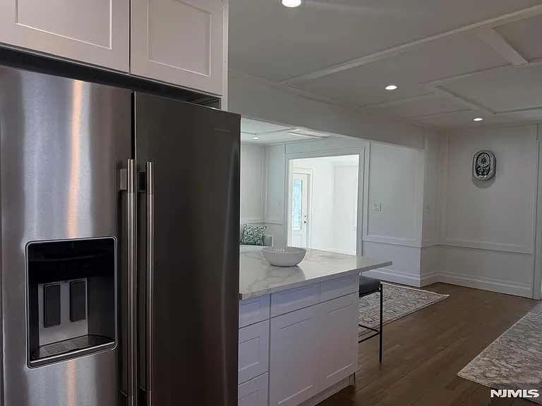 91 Columbus Dr — Photo 4