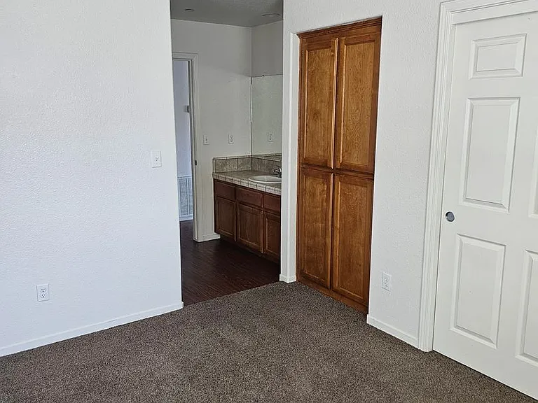 2935-2945 N Crowe Ct — Photo 8