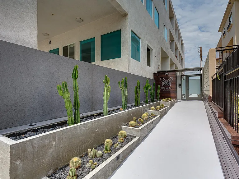 900 Wilshire Blvd #7 — Photo 2