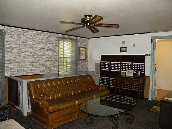 2nd image of 122 Newport Dr