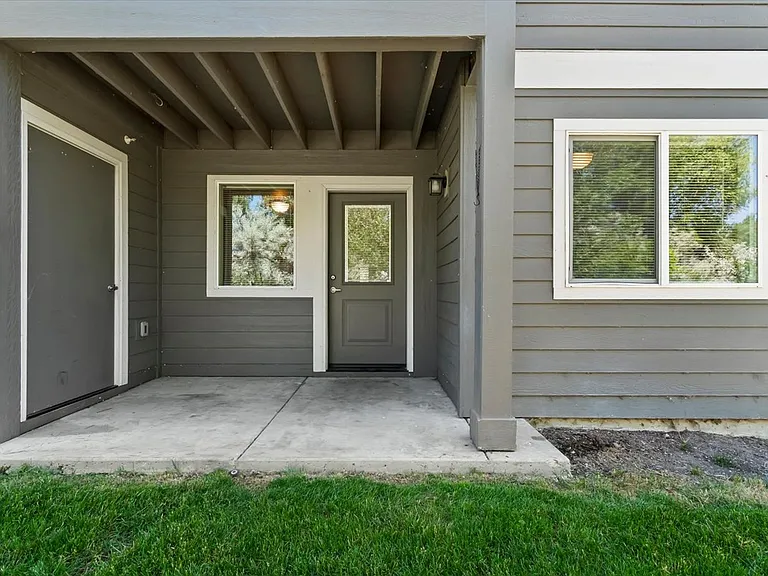 Creekside Apartments — Photo 27