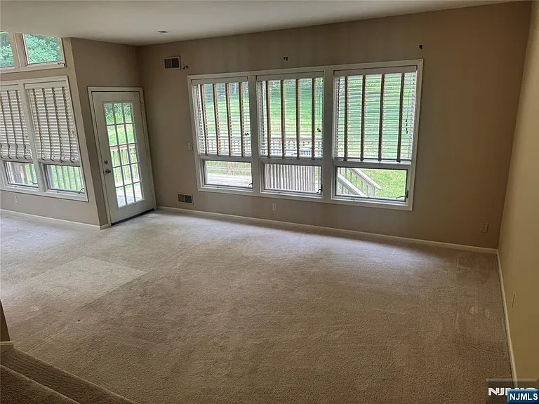 244 Butternut Dr — Photo 5